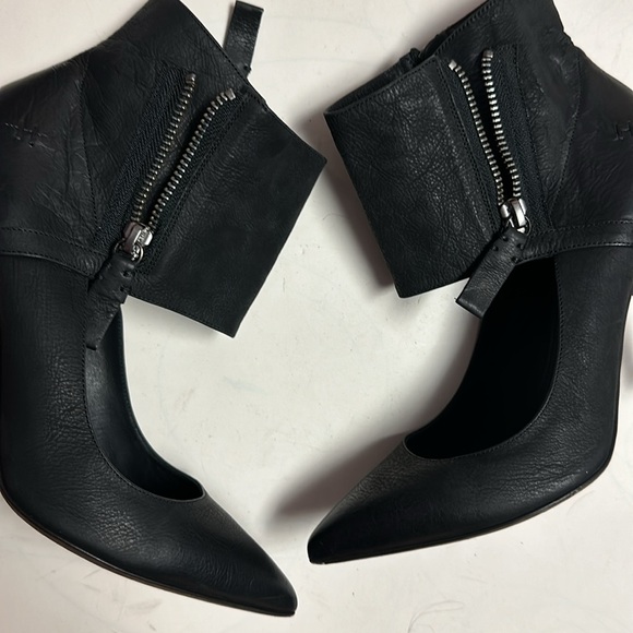 Vera Wang Leather Stiletto Heels - Picture 14 of 15